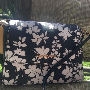 Michael Kors Sofia paired with small wallet